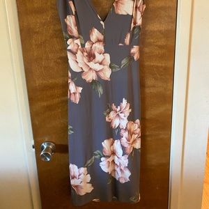 Woman dress size L has never been worn